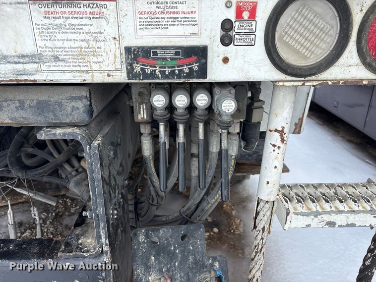 image for item YA2173 2019 International 7300 digger derrick truck