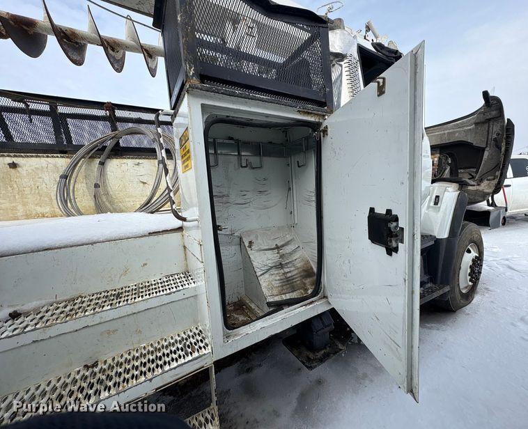 image for item YA2173 2019 International 7300 digger derrick truck