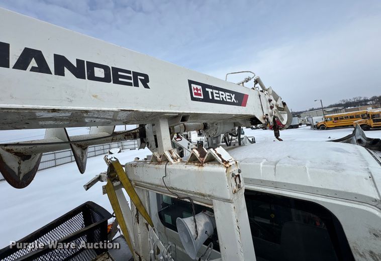 image for item YA2173 2019 International 7300 digger derrick truck