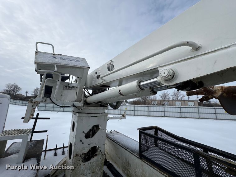 image for item YA2173 2019 International 7300 digger derrick truck