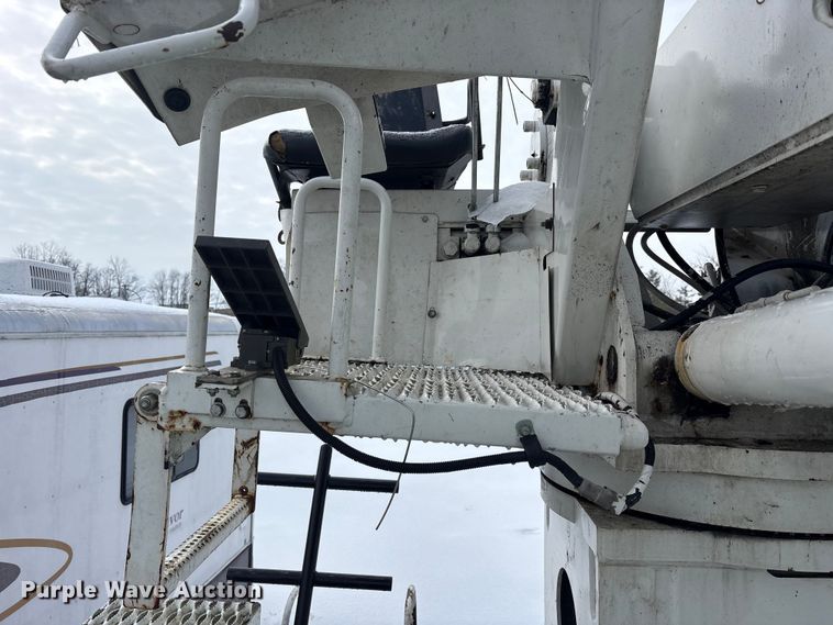 image for item YA2173 2019 International 7300 digger derrick truck