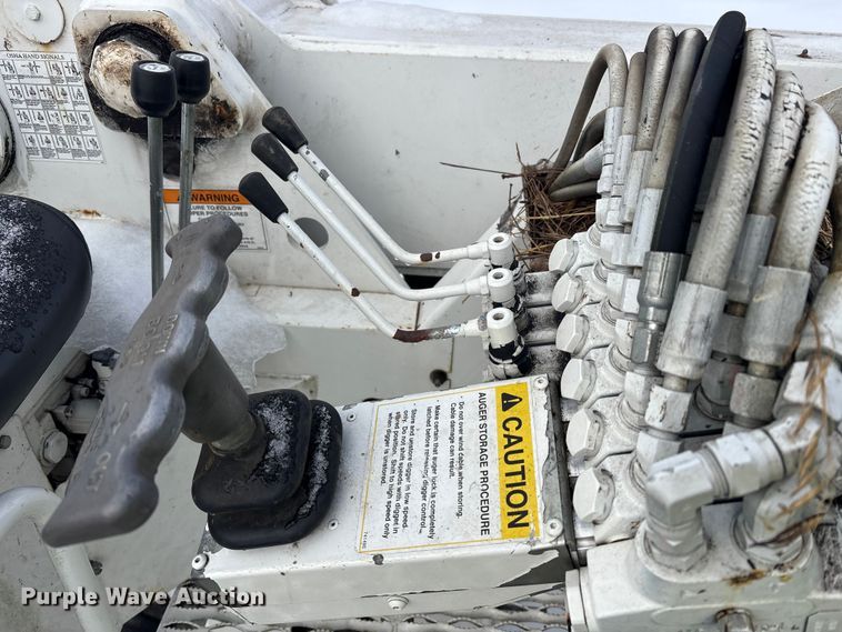 image for item YA2173 2019 International 7300 digger derrick truck