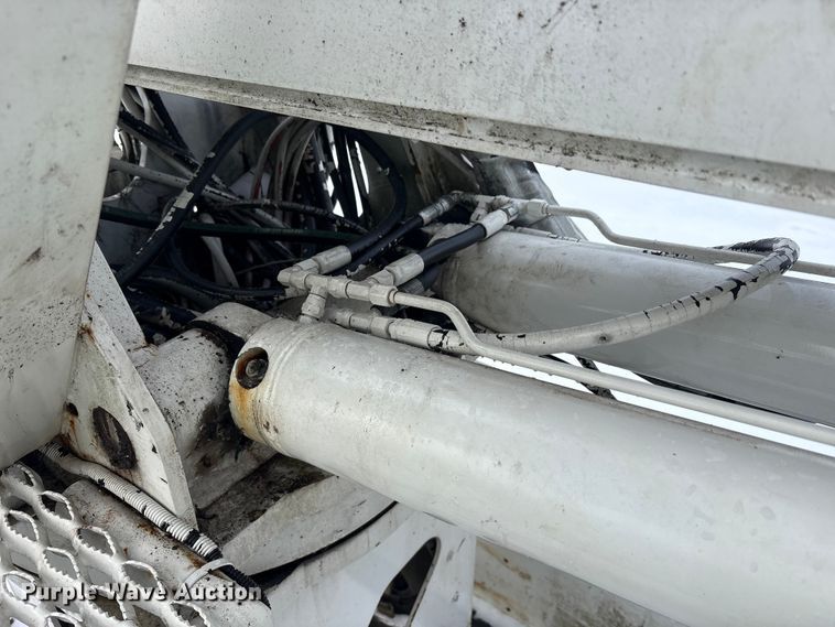 image for item YA2173 2019 International 7300 digger derrick truck