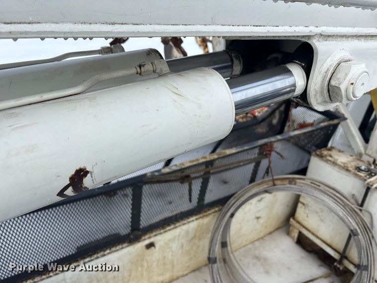 image for item YA2173 2019 International 7300 digger derrick truck