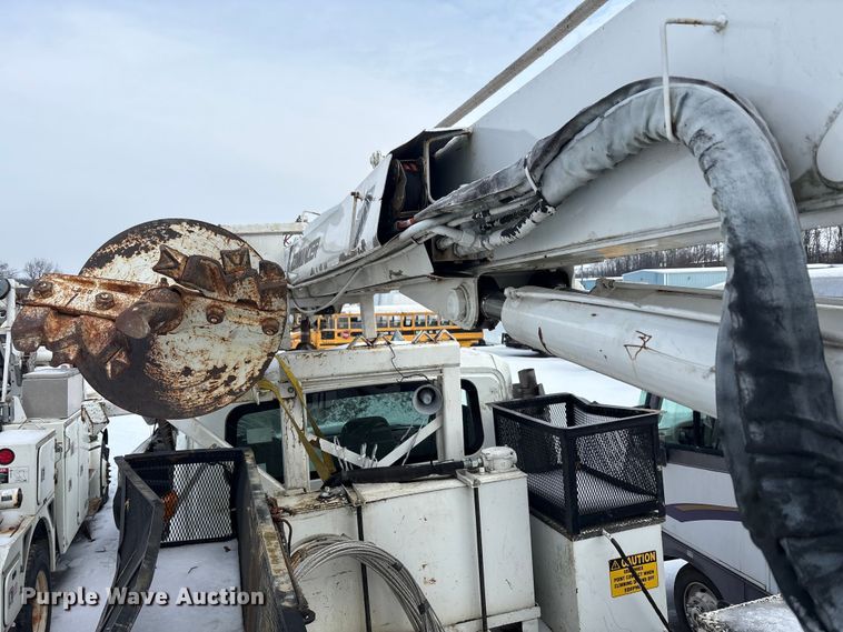 image for item YA2173 2019 International 7300 digger derrick truck