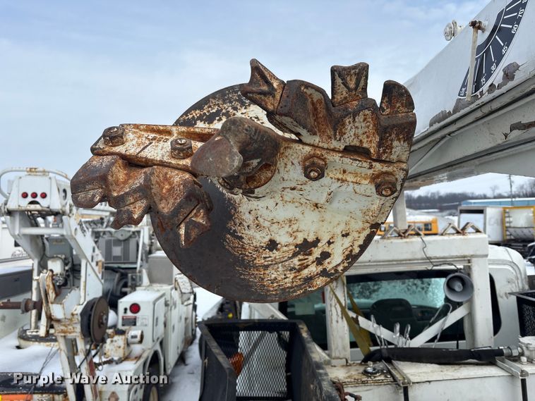 image for item YA2173 2019 International 7300 digger derrick truck