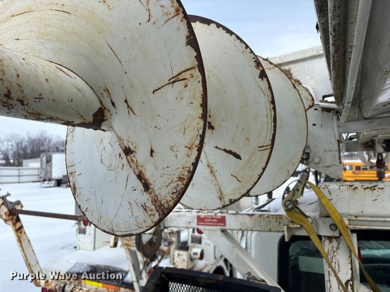 image for item YA2173 2019 International 7300 digger derrick truck