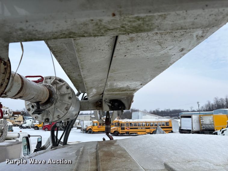 image for item YA2173 2019 International 7300 digger derrick truck