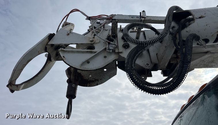 image for item YA2173 2019 International 7300 digger derrick truck