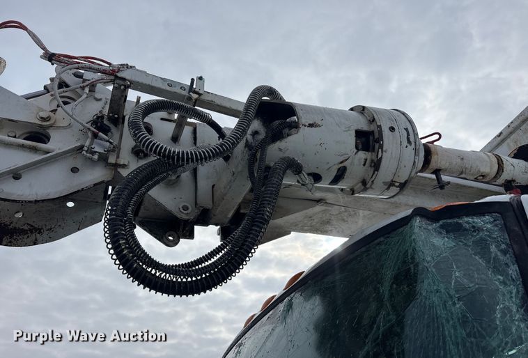 image for item YA2173 2019 International 7300 digger derrick truck