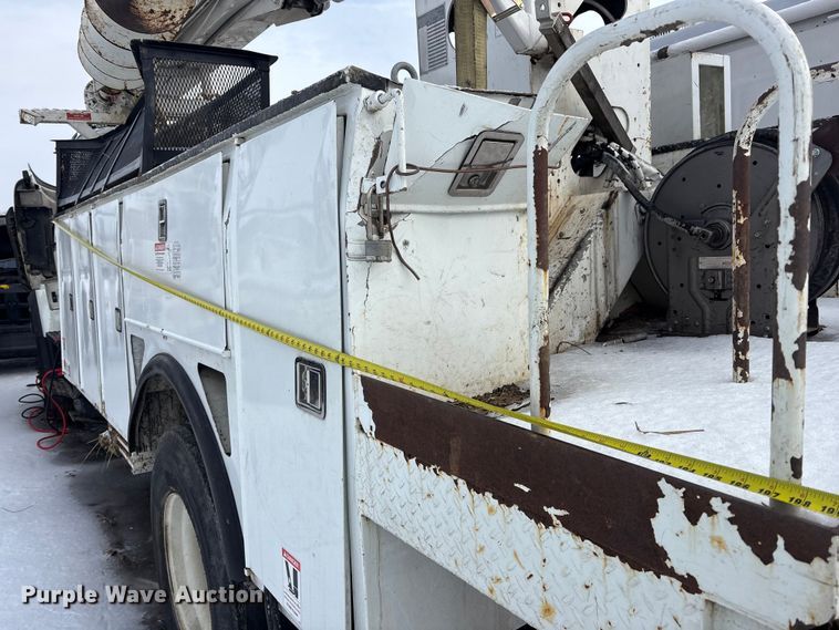 image for item YA2173 2019 International 7300 digger derrick truck