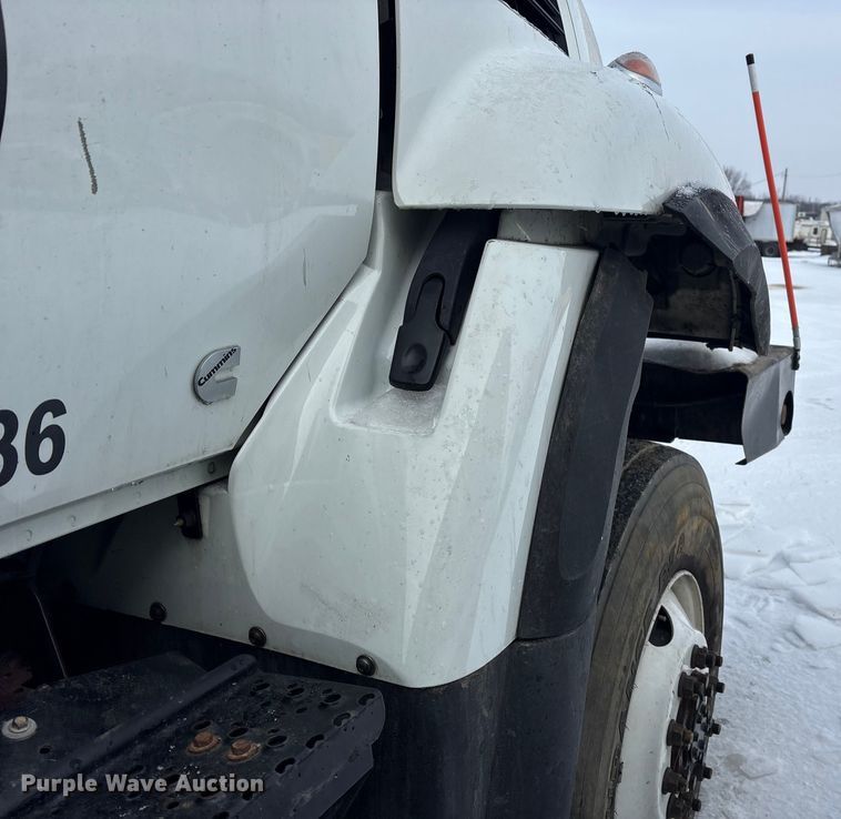 image for item YA2173 2019 International 7300 digger derrick truck