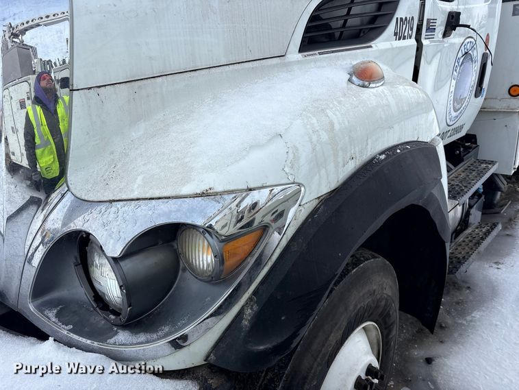 image for item YA2173 2019 International 7300 digger derrick truck