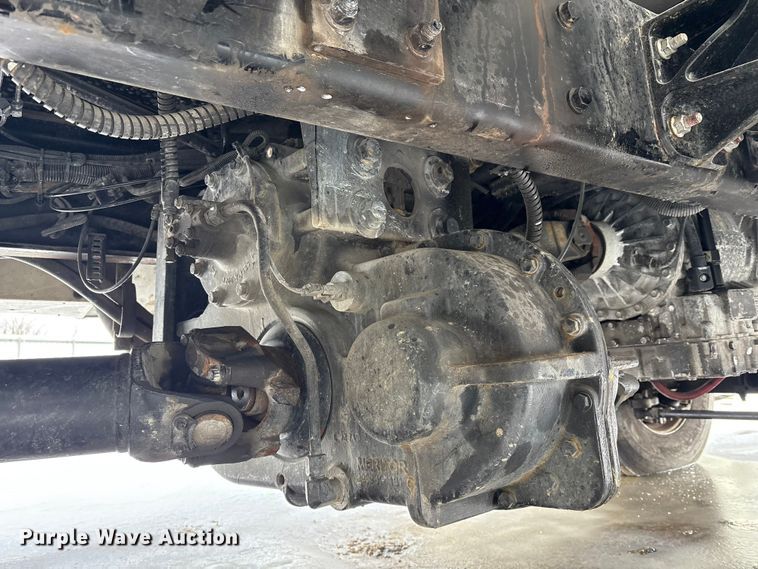 image for item YA2173 2019 International 7300 digger derrick truck