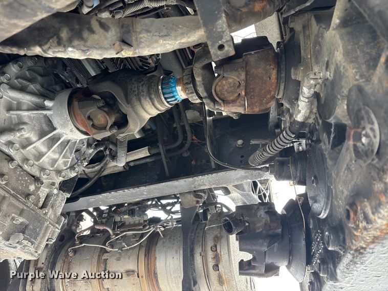 image for item YA2173 2019 International 7300 digger derrick truck