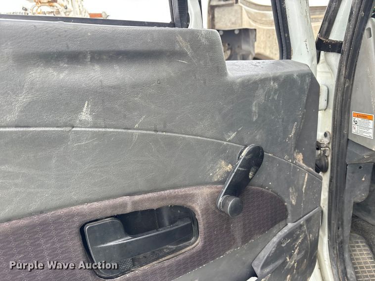 image for item YA2173 2019 International 7300 digger derrick truck