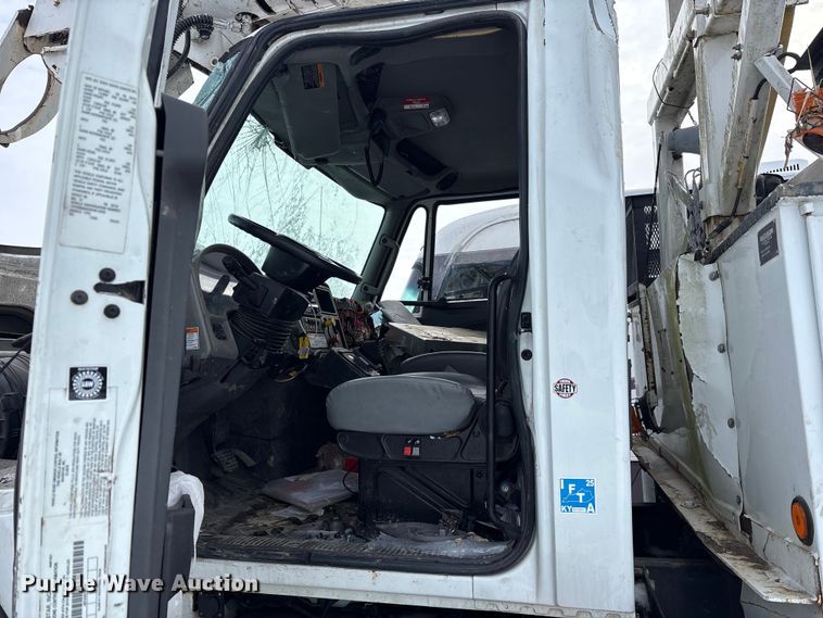 image for item YA2173 2019 International 7300 digger derrick truck