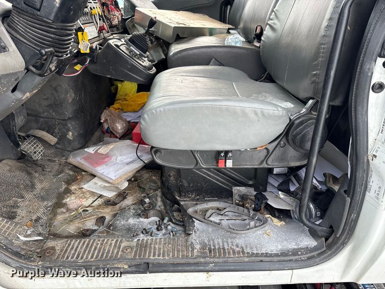 image for item YA2173 2019 International 7300 digger derrick truck