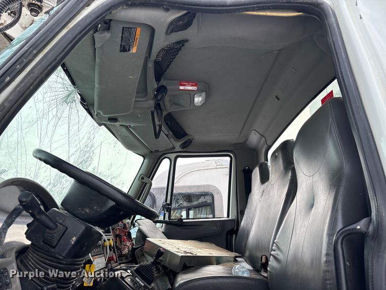 image for item YA2173 2019 International 7300 digger derrick truck