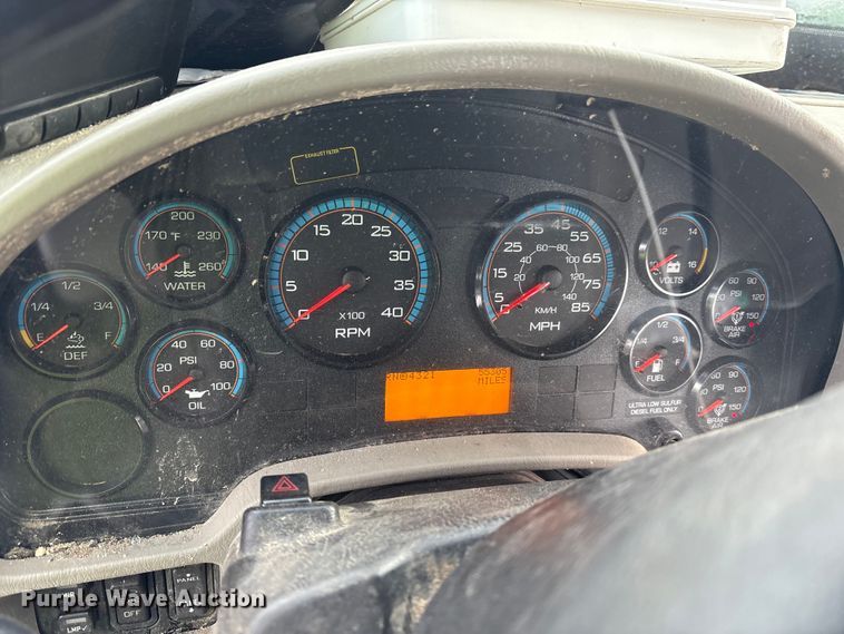 image for item YA2173 2019 International 7300 digger derrick truck