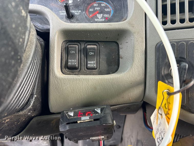 image for item YA2173 2019 International 7300 digger derrick truck