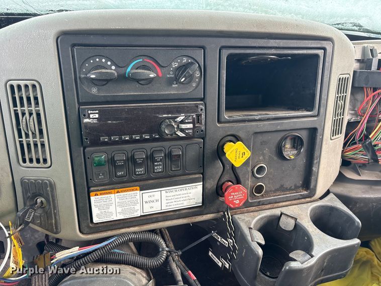 image for item YA2173 2019 International 7300 digger derrick truck