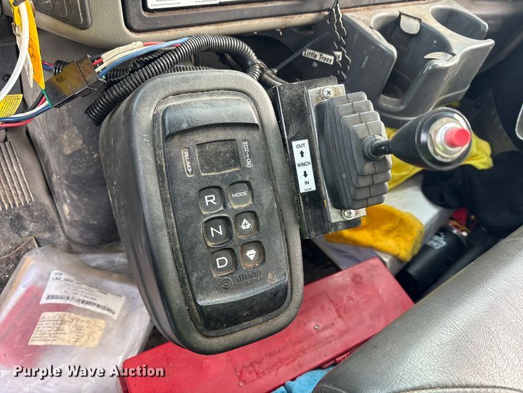 image for item YA2173 2019 International 7300 digger derrick truck