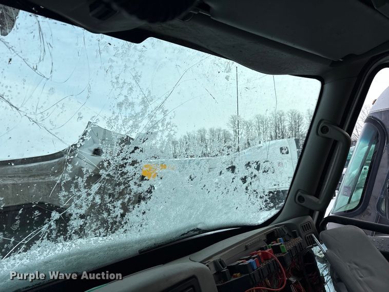 image for item YA2173 2019 International 7300 digger derrick truck