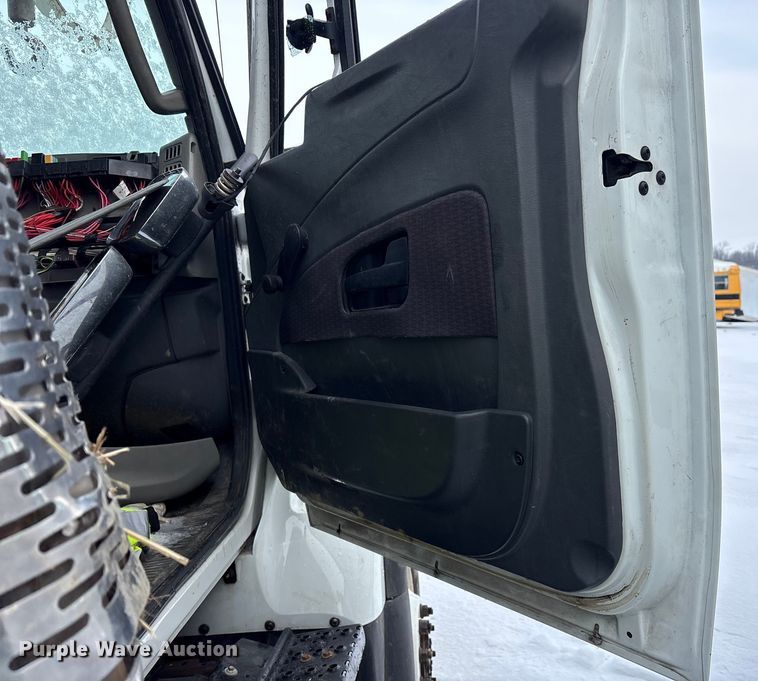 image for item YA2173 2019 International 7300 digger derrick truck