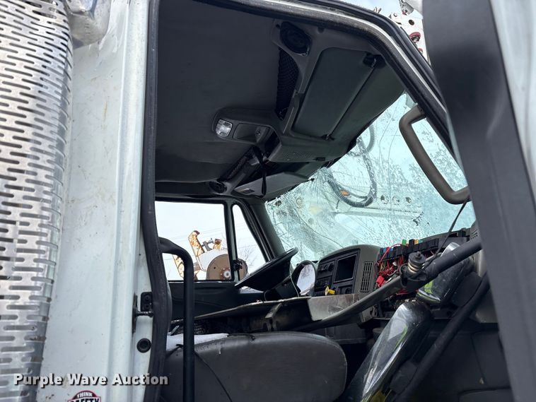 image for item YA2173 2019 International 7300 digger derrick truck