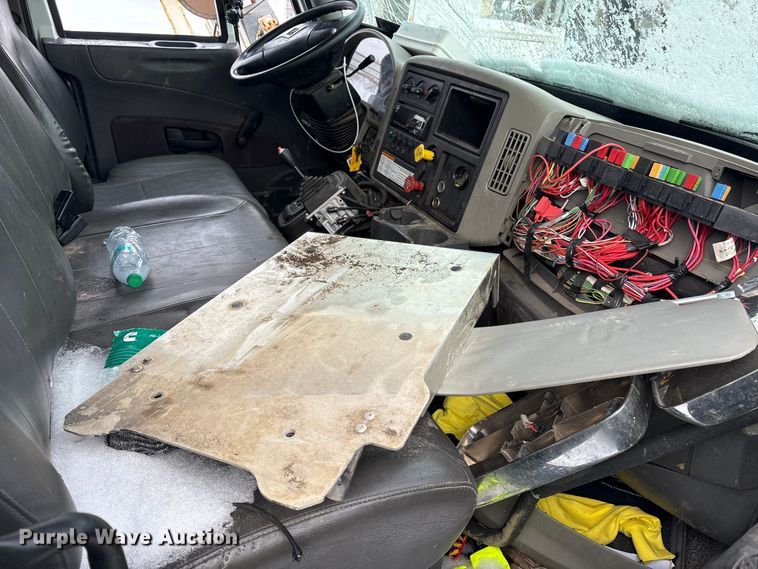 image for item YA2173 2019 International 7300 digger derrick truck