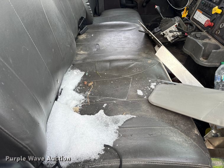 image for item YA2173 2019 International 7300 digger derrick truck