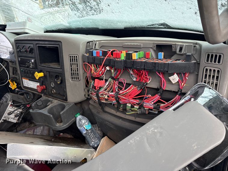 image for item YA2173 2019 International 7300 digger derrick truck