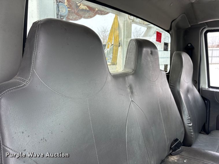 image for item YA2173 2019 International 7300 digger derrick truck