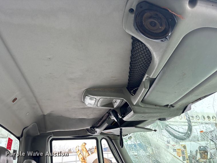 image for item YA2173 2019 International 7300 digger derrick truck