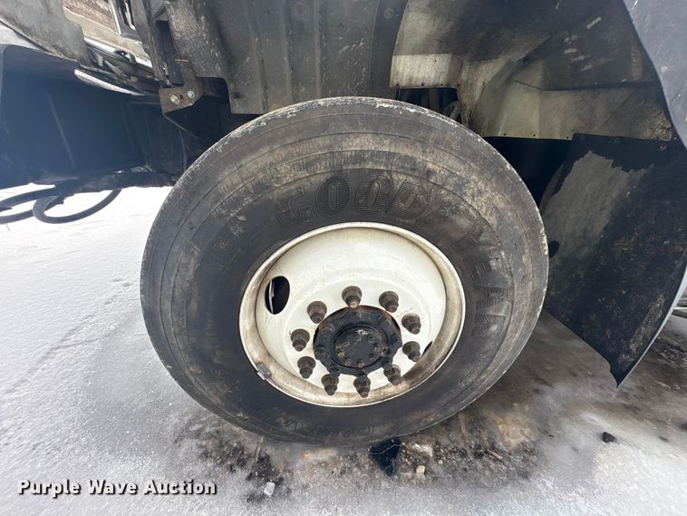 image for item YA2173 2019 International 7300 digger derrick truck