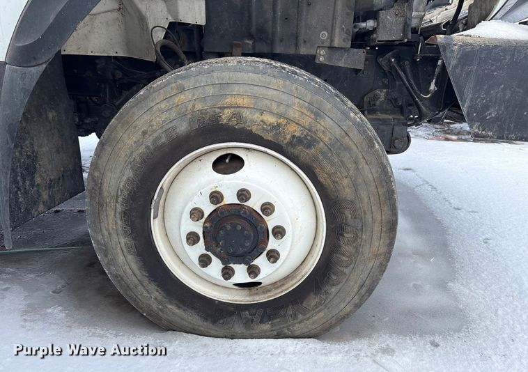 image for item YA2173 2019 International 7300 digger derrick truck