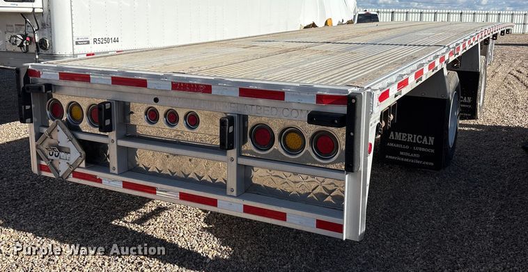 image for item YA2177 2014 Reitnouer Reitnouer Inc flatbed trailer