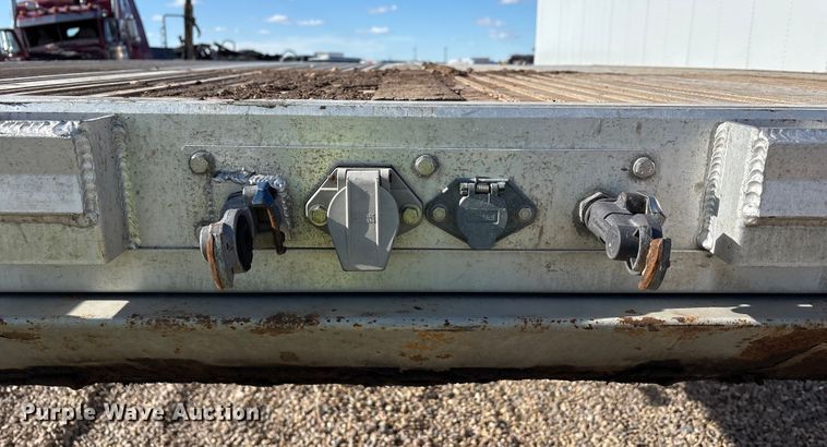 image for item YA2177 2014 Reitnouer Reitnouer Inc flatbed trailer