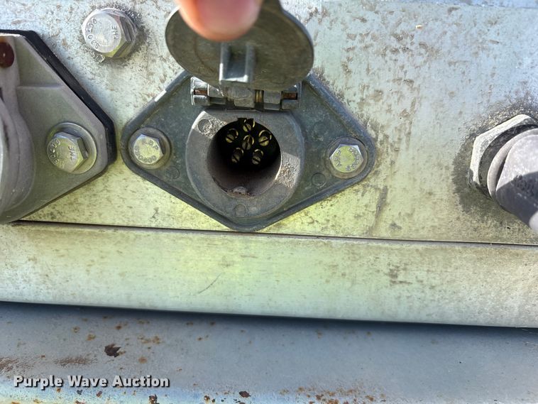 image for item YA2177 2014 Reitnouer Reitnouer Inc flatbed trailer