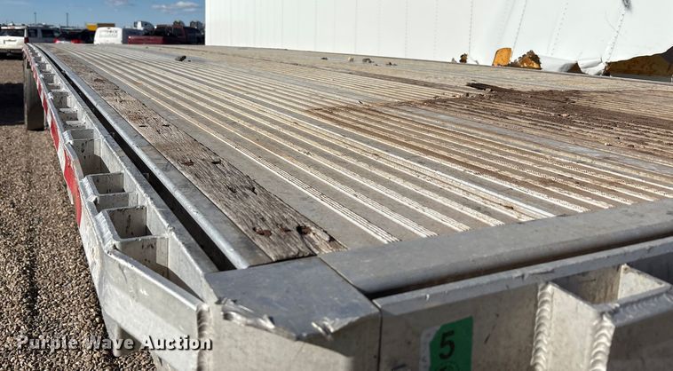 image for item YA2177 2014 Reitnouer Reitnouer Inc flatbed trailer