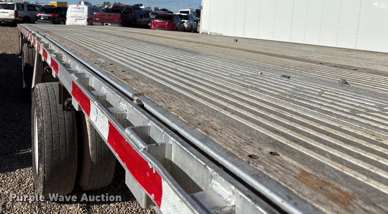image for item YA2177 2014 Reitnouer Reitnouer Inc flatbed trailer