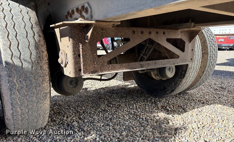 image for item YA2177 2014 Reitnouer Reitnouer Inc flatbed trailer