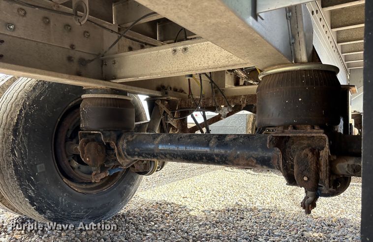 image for item YA2177 2014 Reitnouer Reitnouer Inc flatbed trailer