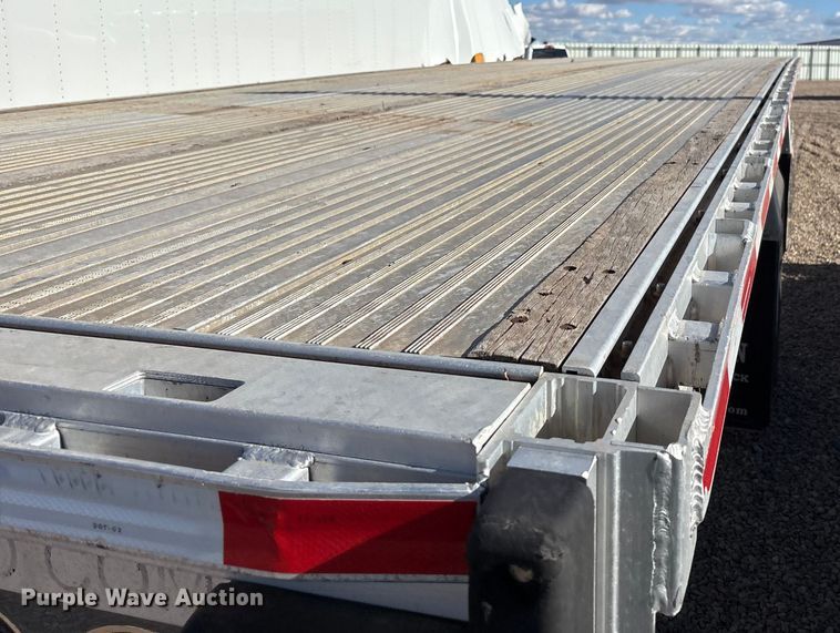 image for item YA2177 2014 Reitnouer Reitnouer Inc flatbed trailer