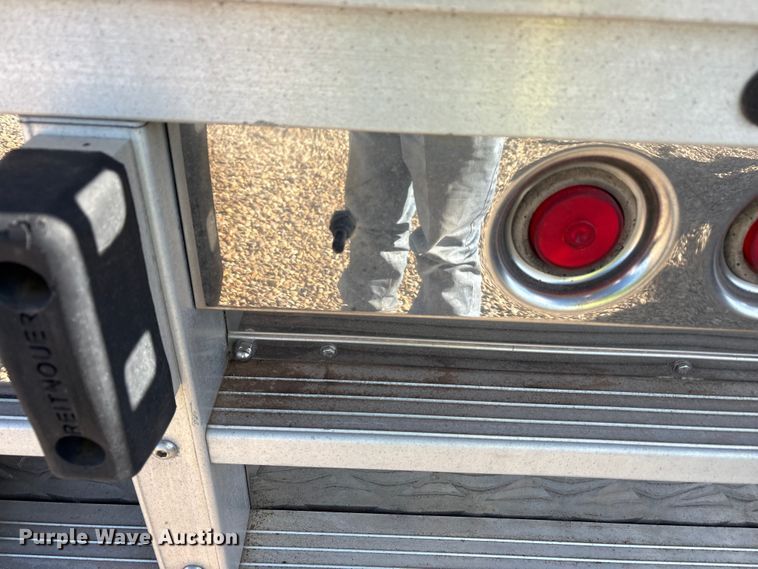 image for item YA2177 2014 Reitnouer Reitnouer Inc flatbed trailer