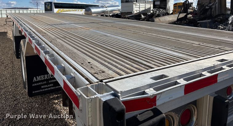 image for item YA2177 2014 Reitnouer Reitnouer Inc flatbed trailer