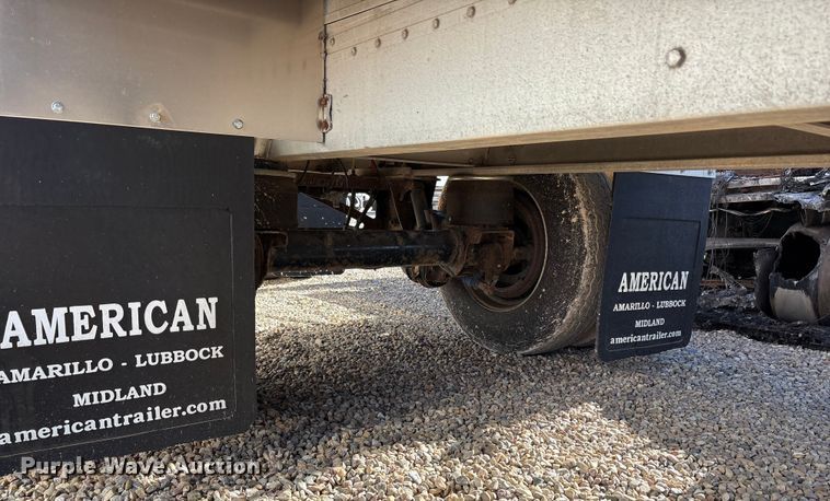 image for item YA2177 2014 Reitnouer Reitnouer Inc flatbed trailer