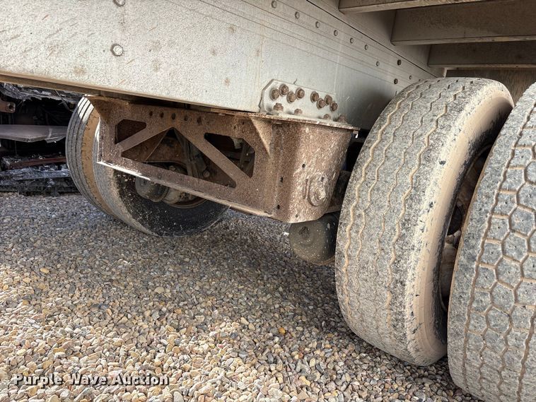 image for item YA2177 2014 Reitnouer Reitnouer Inc flatbed trailer