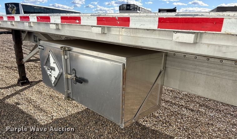 image for item YA2177 2014 Reitnouer Reitnouer Inc flatbed trailer